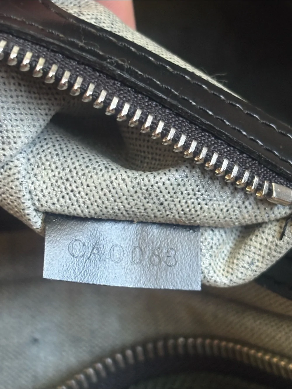 Auth Louis Vuitton Toiletry Bag unisex